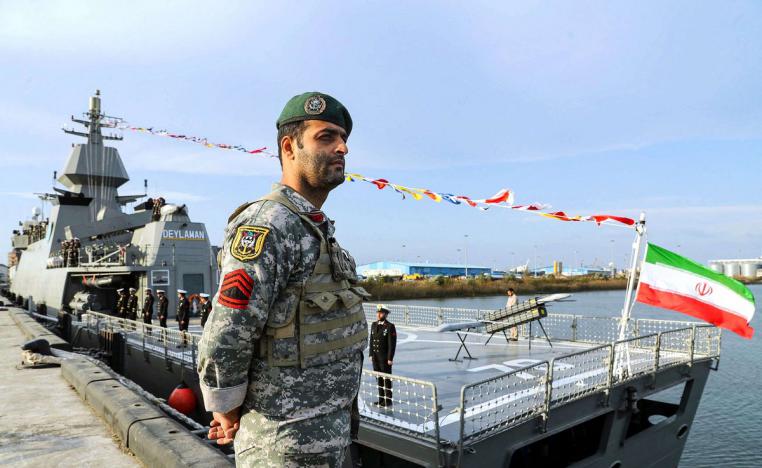 السفينة الحربية تحمل زوارق هجومية سريعة وغواصات مسيرة