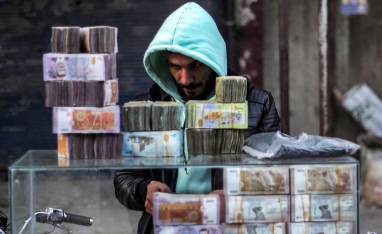 انهيار قيمة الليرة من بين المصاعب أمام السلطات السورية الجديدة