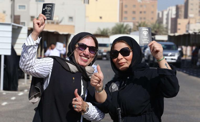غالبية المسحوبة جنسياتهم من النساء