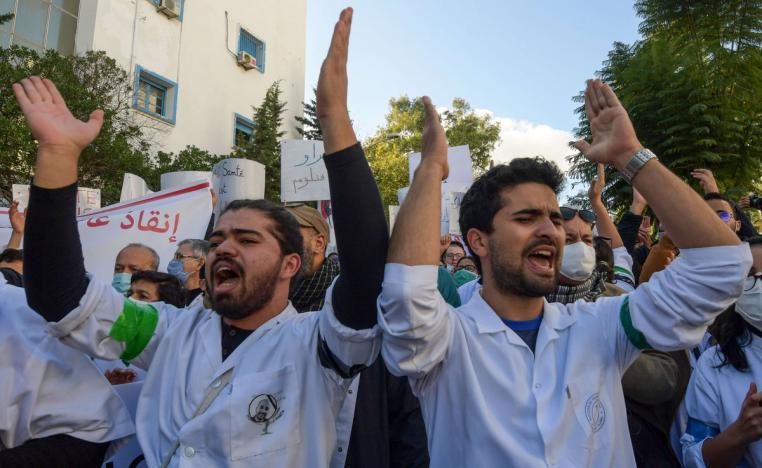 ضعف الأجور يفاقم رغبة الاطباء في الهجرة
