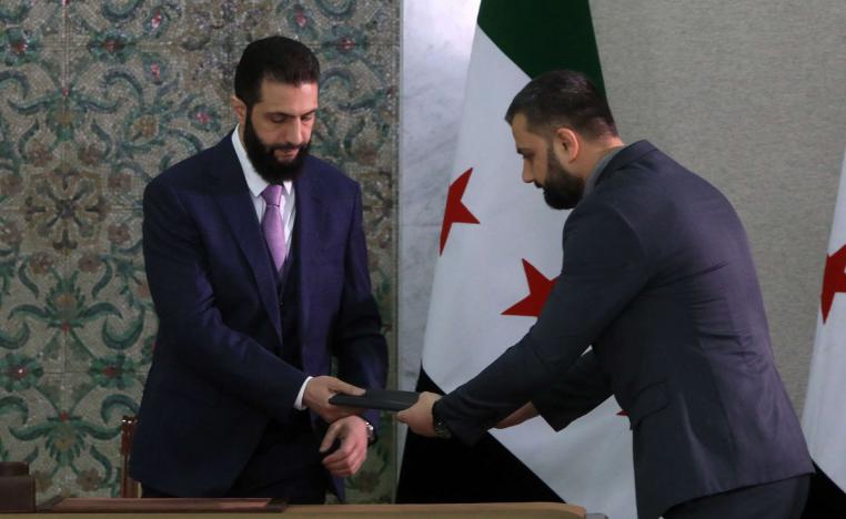 الشرع يوقع مسودة الإعلان الدستوري