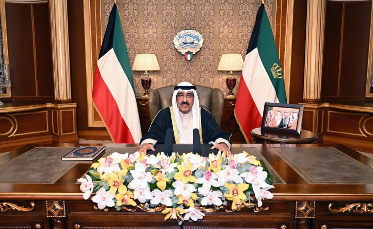 أمير الكويت يدعو للوحدة الوطنية ويتعهد بترسيخ الهوية