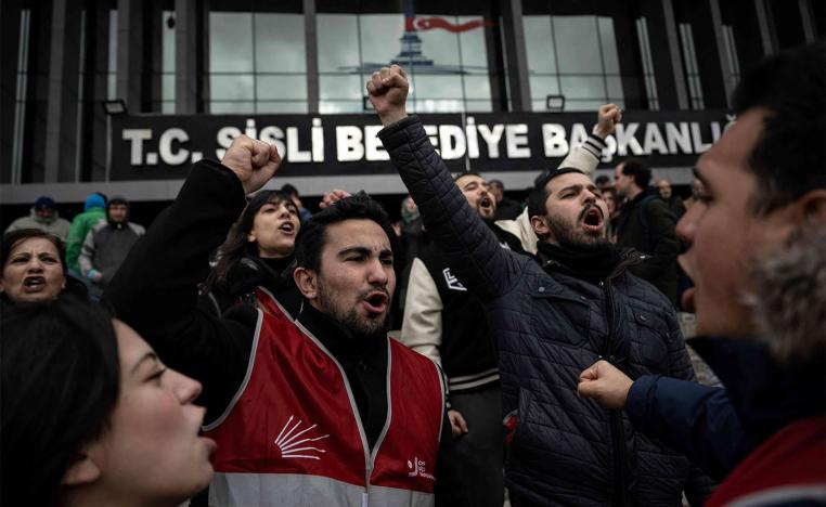 Supporters and municipality workers hold a rally in support of Istanbul mayor following his detention over a corruption probe outside Sisli municipality HQ in Istanbul