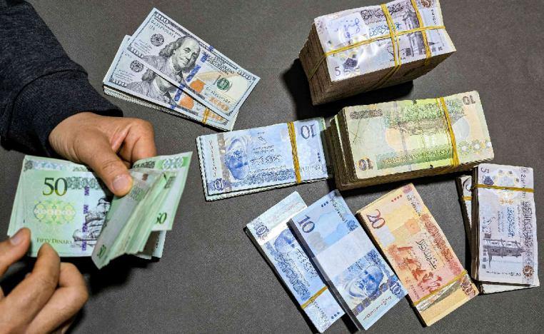 انخفاض قيمة الدينار سيؤثر على نصيب الفرد من العملة الصعبة للسياحة أو العلاج