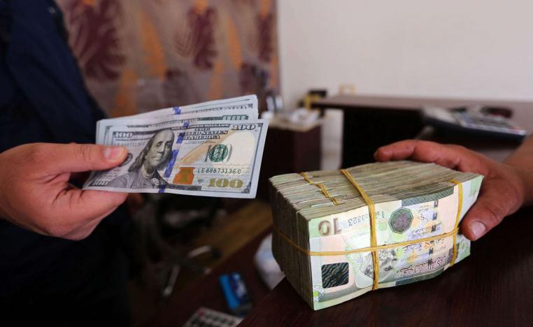 الانقسام السياسي يلقي بظلاله على سعر العملة المحلية
