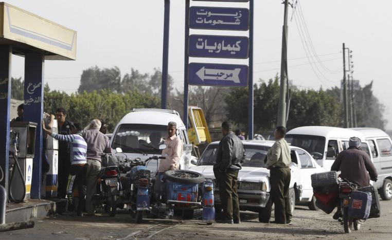 الزيادات المتتالية في أسعار الوقود تثقل كاهل المصريين 