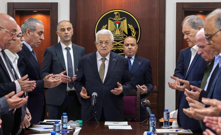 عباس يرضخ لضغوط غربية وعربية لضخ دماء جديدة  