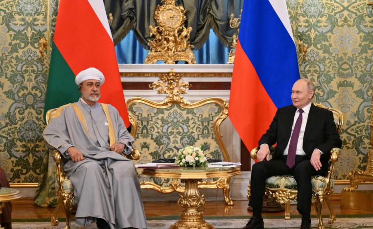 سلطان عمان يعزز شراكات بلاده 