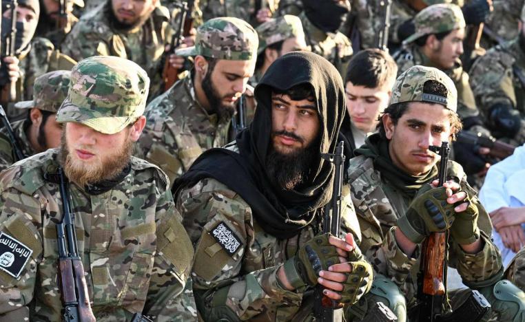 مقاتلون يتبعون سلطة الشرع في صلاة العيد