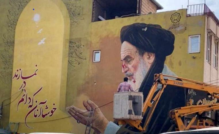 كيف يمكن لرجل مثل ميشال فوكو أن يسقط في مناصرة حركة فاشيستية مثل الخمينية