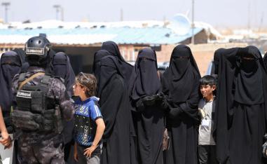 المخيمات بؤرة للتطرف