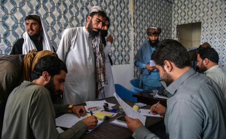 على أمل الفوز بفرصة عمل في قطر