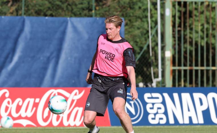 نابولي يراهن في حملة الدفاع عن لقبه على دي بروين القادم من مانشستر سيتي الإنكليزي 