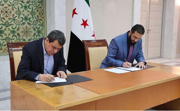 الشرع ومظلوم عبدي يوقعان اتفاقية لدمج قوات سوريا الديمقراطية في مؤسسات الدولة