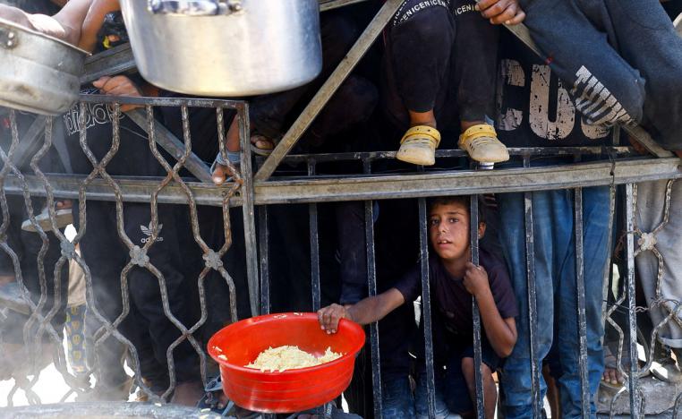 الشعب الذي يواجه الموت والقصف والتجويع من الخارج، يُصاب بخيبة أمل من الداخل