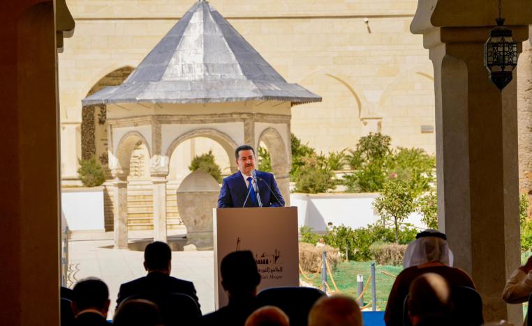 السوداني أدى صلاة الظهر داخل الجامع