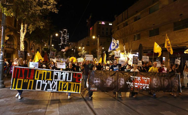 حماس تحاول من خلال نشر فيديوهات للرهائن الاسرائيليين تأليب الشارع على نتنياهو لوقف الحرب