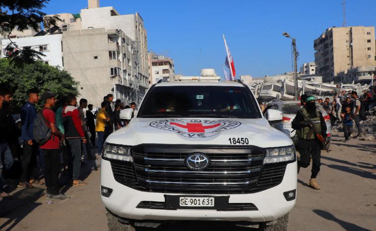 تسليم الرهائن تم بعيدا عن الأضواء