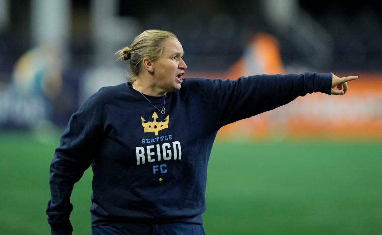 لورا هارفي مدربة فريق سياتل رين 