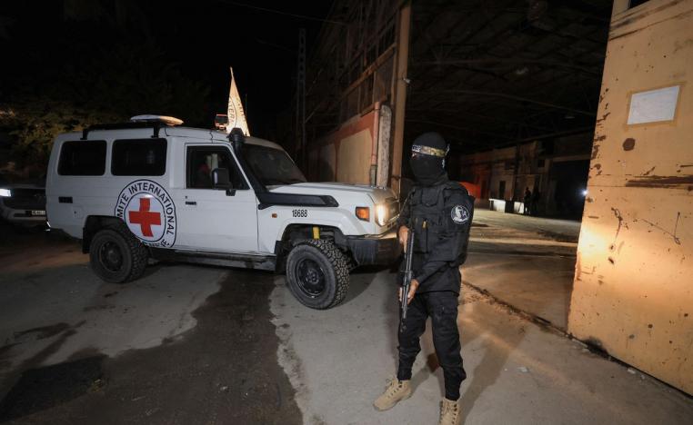 الصليب الأحمر الدولي تسلم رفات رهائن إسرائيليين من حماس