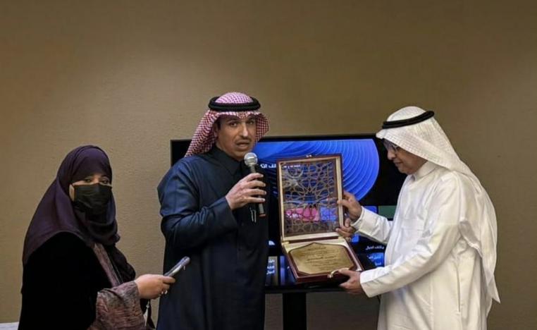 تكريم أحمد السماري لتحويله الرواية إلى سرد حي 