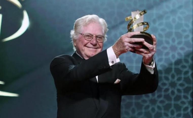 حسين فهمي يعرب عن سعادته الكبيرة بالعودة إلى المدينة الحمراء