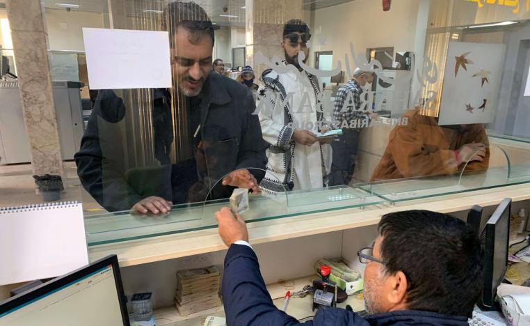 النظام المالي الليبي يدفع ثمن الصراع على النفوذ والسلطة 