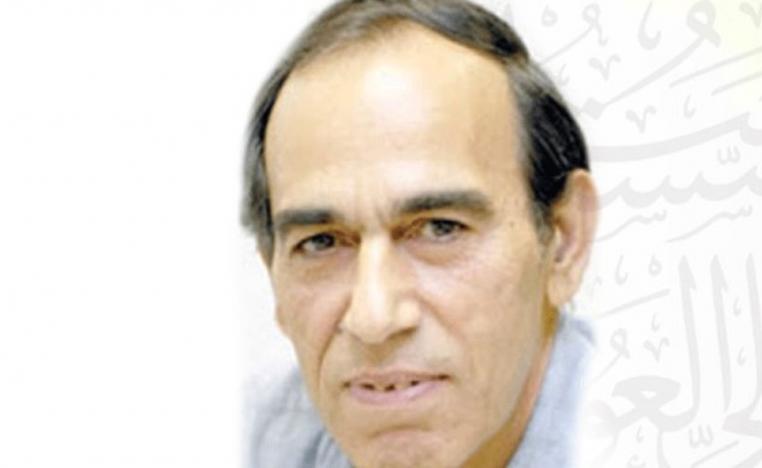 الكاتب يسلط الضوء على قضايا وظواهر فكرية