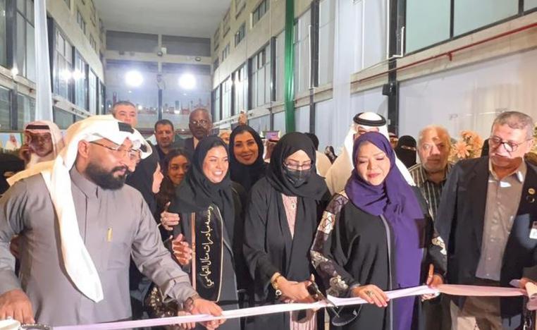 حاضنة عربية للفنون التشكيلية