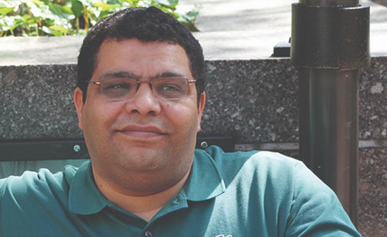 اللباد يعرض كتابه بموضوعية وبلا أي تحامل أو أفكار مسبقة