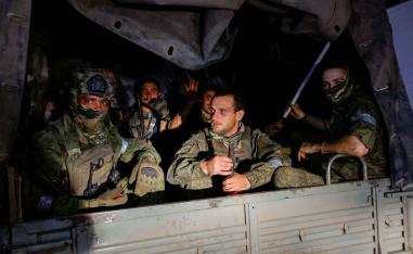 Thousands wishing to join Russian forces