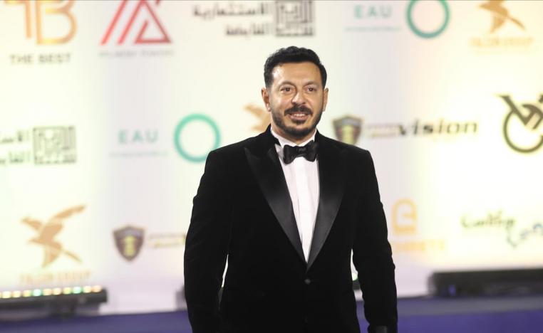 مصطفي شعبان يعيش قصة جديدة في الصعيد