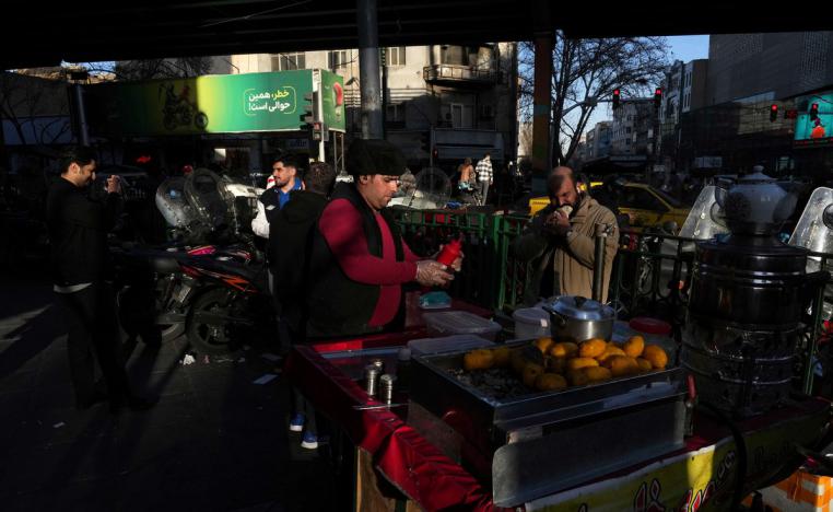 المقدرة الشرائية للإيرانيين من سيئ إلى أسوأ 