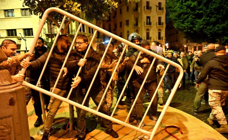 رفاق السلاح في مواجهة السلطة