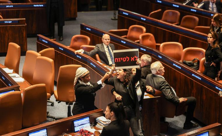 قوى اليمين المتطرف دعمت مشروع القانون بكل قوة