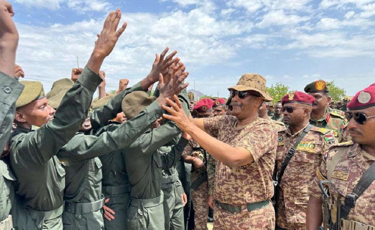 البرهان يرى الحرب معركة وجود لا تقبل حلولا وسطية