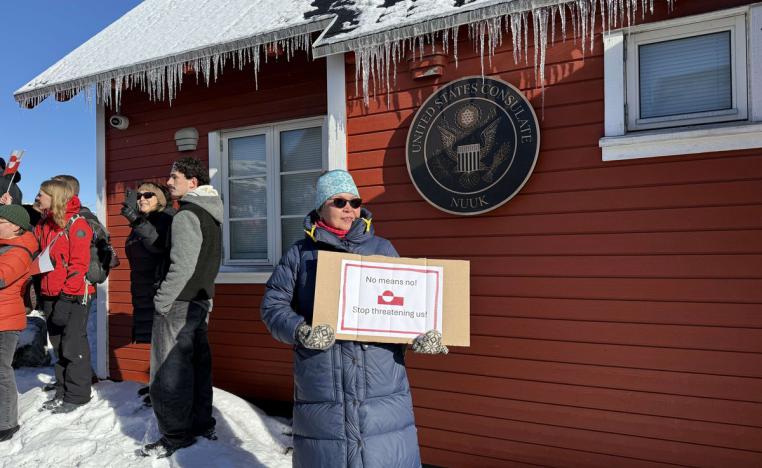 سكان الجزيرة يرفضون السيطرة الأميركية