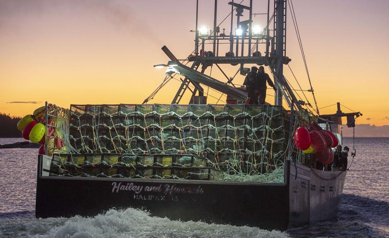 عشرات السفن الأوروبية تنتظر العودة الى المياه المغربية 