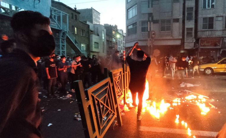 من الاحتجاج ضد الأوضاع المعيشية إلى المطالبة بإسقاط النظام 