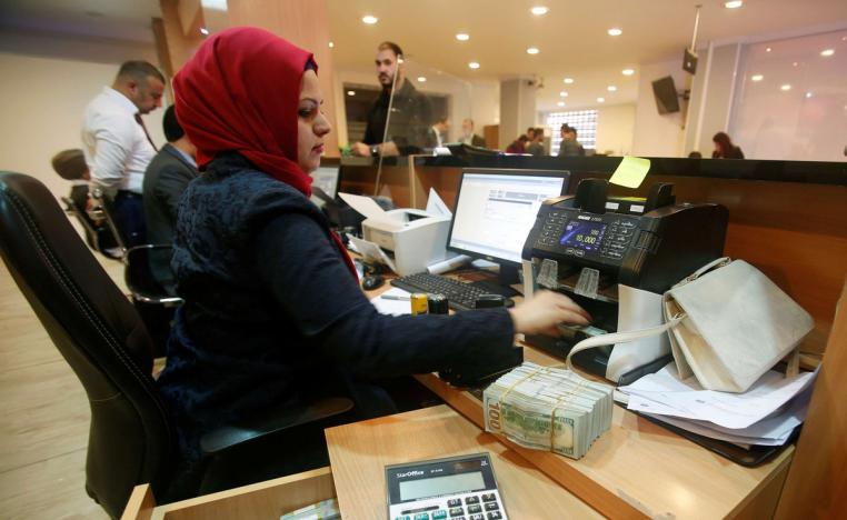 المصارف الحكومة في قلب أزمة شح السيولة 