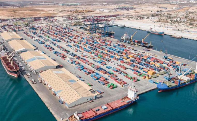 The port extends over a vast area of 190 hectares