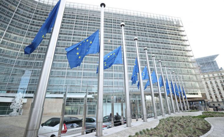 البرلمان الأوروبي يخضع لضغوط اليمين المتطرف