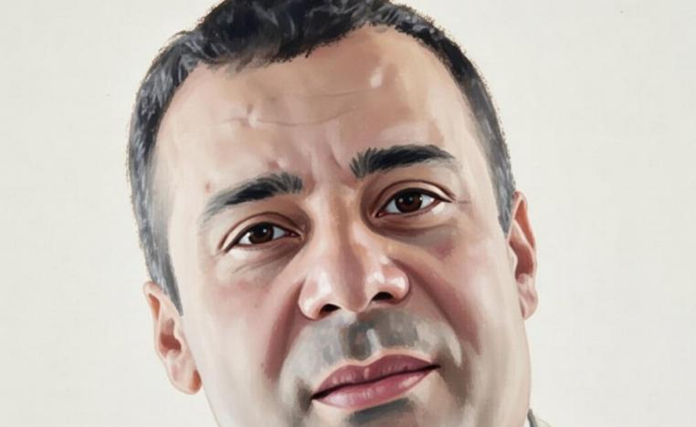 صاحب الكتاب لا يقع في فخ التبسيط الشائع 