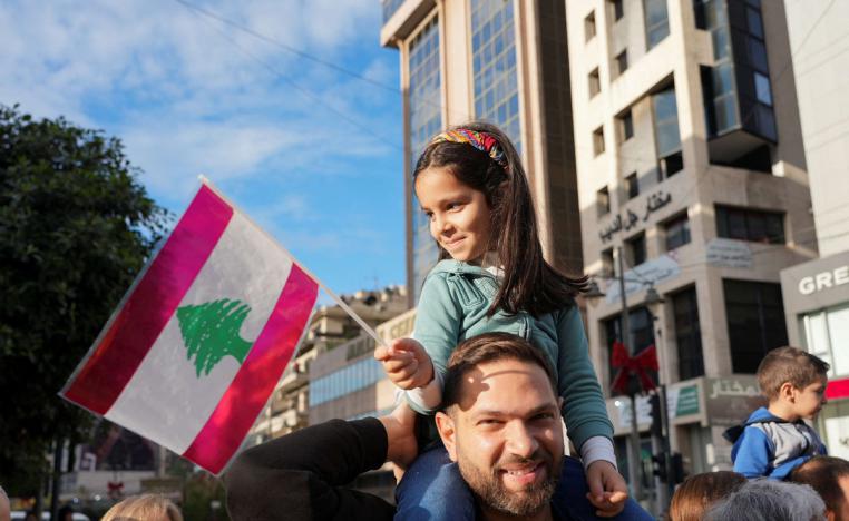 اللبنانيون يأملون نهاية كابوس الأزمات 