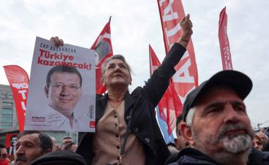 An opposition under siege 