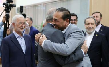 عاصم منير ومسعود بزشكيان