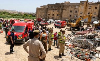 انهيار بناية في حي جنان الجروندي بمنطقة عين النقبي