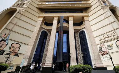 Honour or error? A syndicate under fire
