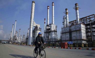 The official says benefits hinge on curbing enrichment and safeguarding Hormuz shipping