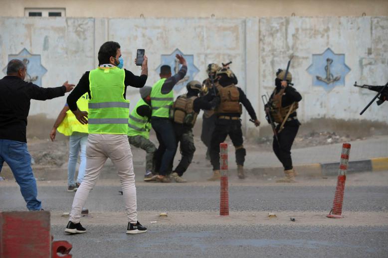 تظاهرة عراقية في البصرة ضد الفساد وانعدام الخدمات